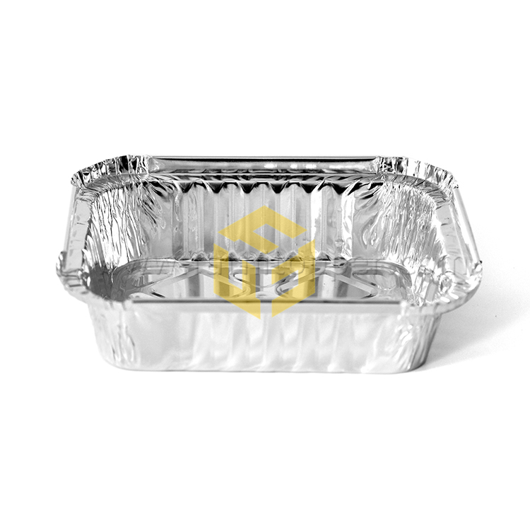 拿走铝箔容器作为食物铝箔餐盒